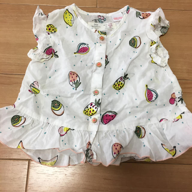 ZARA KIDS(ザラキッズ)のZARA ベビー フルーツ柄 フリル ペプラム トップス 80センチ キッズ/ベビー/マタニティのベビー服(~85cm)(シャツ/カットソー)の商品写真