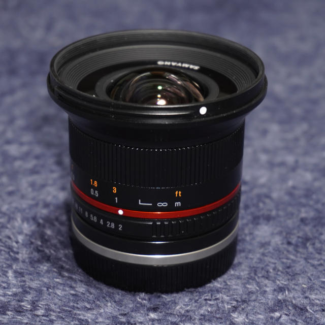 SONY(ソニー)のSAMYANG 12mm F2.0 単焦点レンズ スマホ/家電/カメラのカメラ(レンズ(単焦点))の商品写真