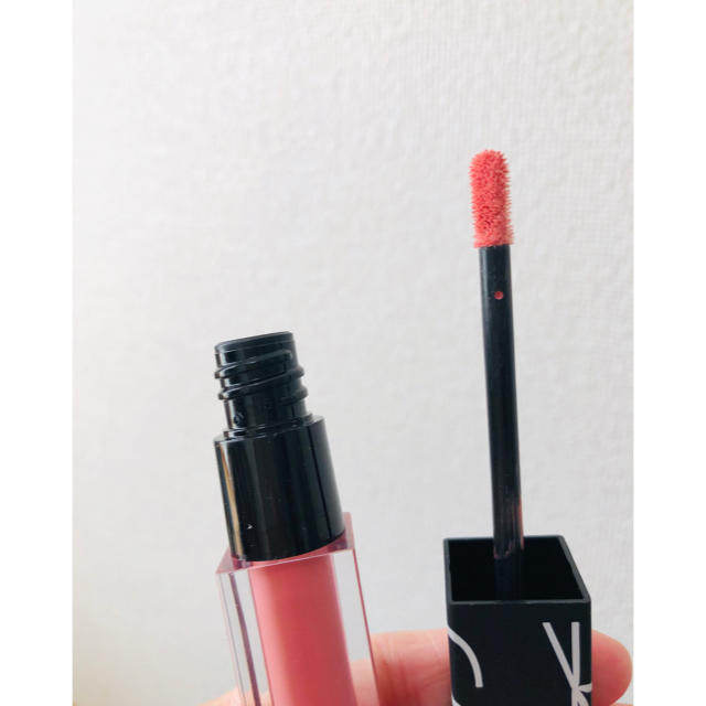 NARS(ナーズ)のNARS💄ベルベットリップグライド2712 コスメ/美容のベースメイク/化粧品(口紅)の商品写真