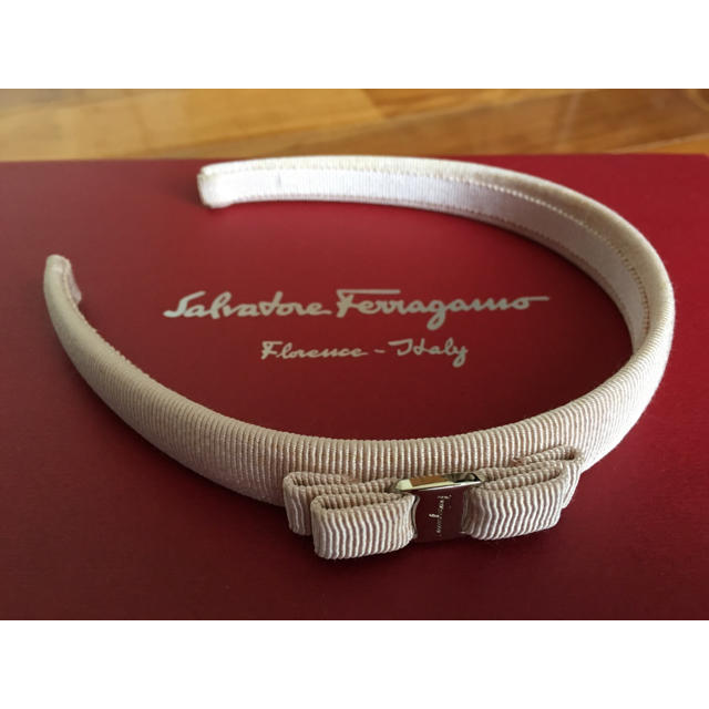 Salvatore Ferragamo(サルヴァトーレフェラガモ)のフェラガモ  ヴァラカチューシャ  レディースのヘアアクセサリー(カチューシャ)の商品写真