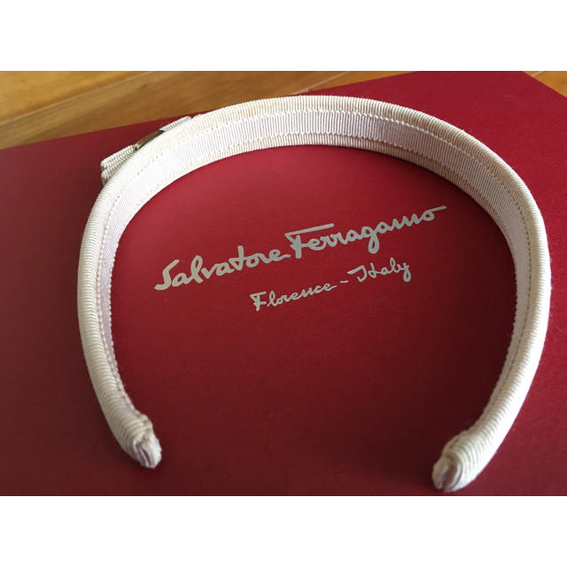 Salvatore Ferragamo(サルヴァトーレフェラガモ)のフェラガモ  ヴァラカチューシャ  レディースのヘアアクセサリー(カチューシャ)の商品写真