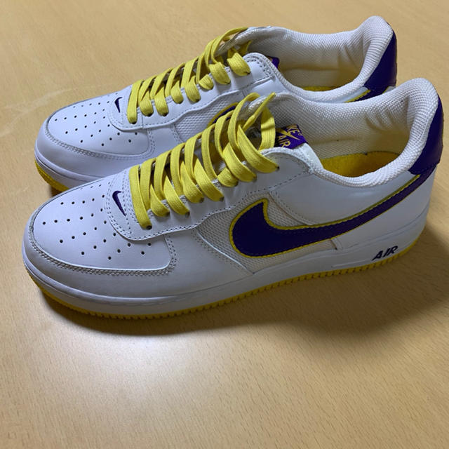 NIKE(ナイキ)の【限定品】28.5cm 新品 NIKE AIR FORCE1 レイカーズ メンズの靴/シューズ(スニーカー)の商品写真