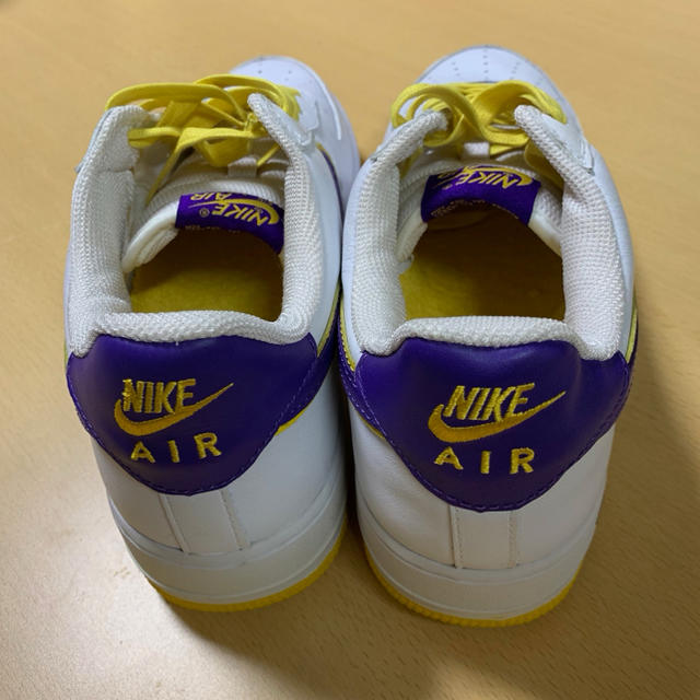 NIKE(ナイキ)の【限定品】28.5cm 新品 NIKE AIR FORCE1 レイカーズ メンズの靴/シューズ(スニーカー)の商品写真