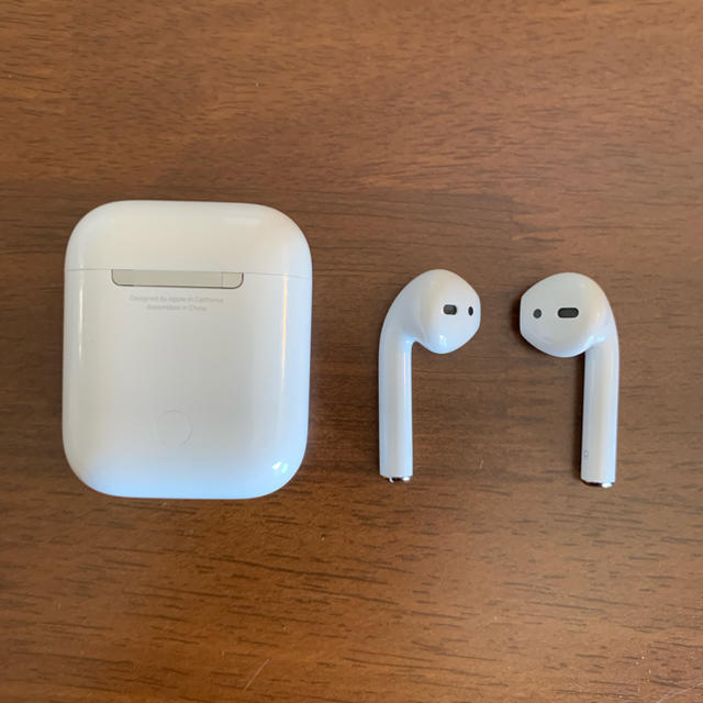 Apple(アップル)のApple AirPods スマホ/家電/カメラのオーディオ機器(ヘッドフォン/イヤフォン)の商品写真