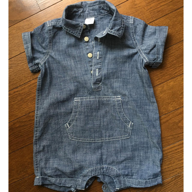 babyGAP(ベビーギャップ)のBaby GAPデニム風ロンパース70〜80㎝ キッズ/ベビー/マタニティのベビー服(~85cm)(ロンパース)の商品写真