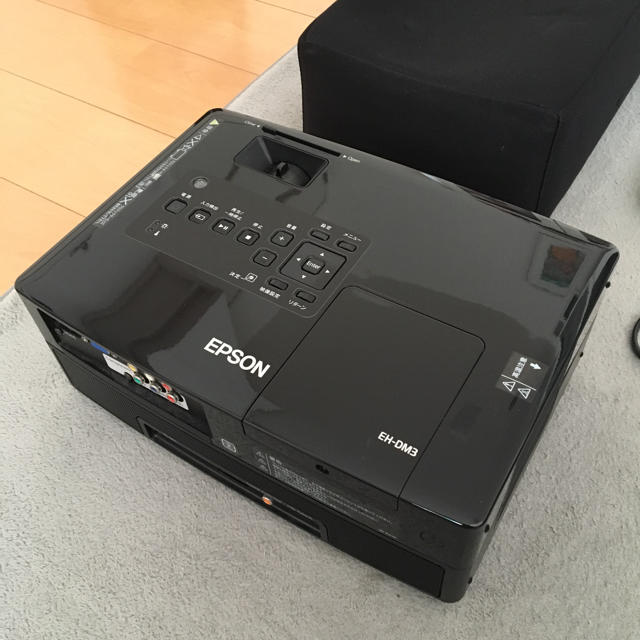 EPSON(エプソン)のEPSON エプソン EH-DM3 ホームプロジェクター スマホ/家電/カメラのテレビ/映像機器(プロジェクター)の商品写真