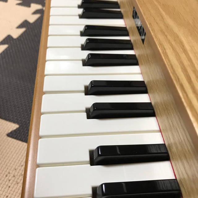 カワイ ミニピアノ P-32(木目) キッズ/ベビー/マタニティのおもちゃ(楽器のおもちゃ)の商品写真