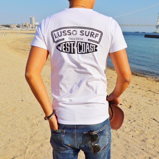 Deus ex Machina(デウスエクスマキナ)の正規品☆LUSSO SURF カリフォルニアTシャツ Ｌ☆ルーカ メンズのトップス(Tシャツ/カットソー(半袖/袖なし))の商品写真