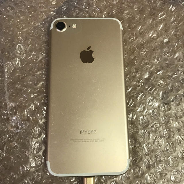 Apple(アップル)のiPhone7 128GB GOLD 圏外 スマホ/家電/カメラのスマートフォン/携帯電話(スマートフォン本体)の商品写真