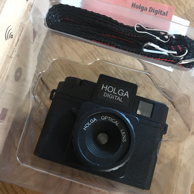 holga digital ホルガ デジタル 箱、ストラップ付き スマホ/家電/カメラのカメラ(コンパクトデジタルカメラ)の商品写真
