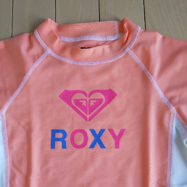 Roxy(ロキシー)のラッシュガード 140 ROXY スポーツ/アウトドアのスポーツ/アウトドア その他(サーフィン)の商品写真