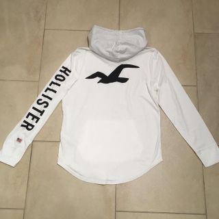 ホリスター(Hollister)の新品ホリスター フーデッド グラフィック長袖Tシャツ 送料込(Tシャツ/カットソー(七分/長袖))