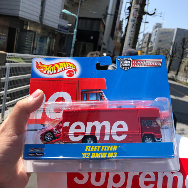 supreme Hot Wheels™ Fleet Flyer