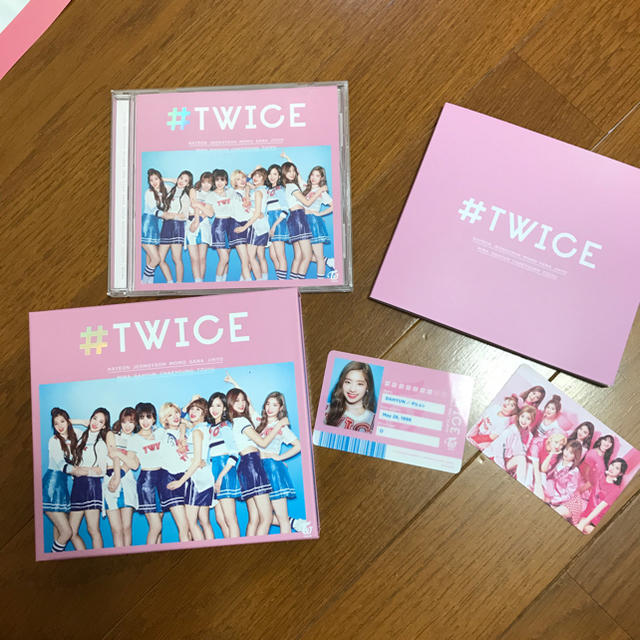 Waste(twice)(ウェストトゥワイス)の⚠︎最終値下げ⚠︎#TWICE  アルバム  写真集　カードダヒョン エンタメ/ホビーのCD(K-POP/アジア)の商品写真