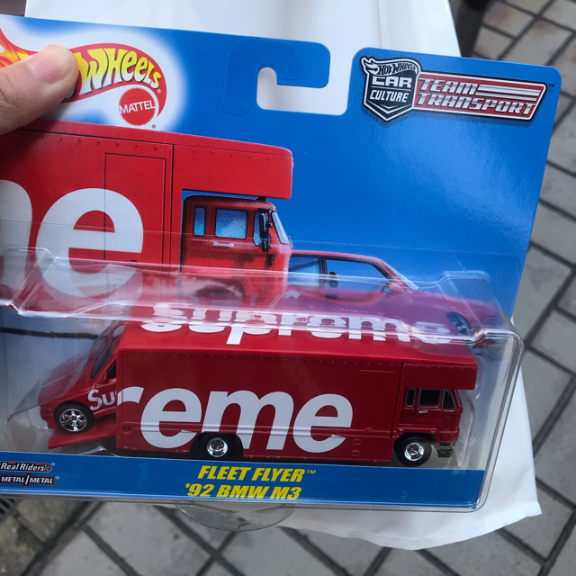 supreme ミニカー