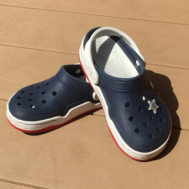 crocs(クロックス)のサンダル  24.0センチ キッズ/ベビー/マタニティのキッズ靴/シューズ(15cm~)(サンダル)の商品写真