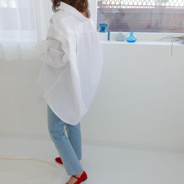ZARA(ザラ)のonniii white loose shirt レディースのトップス(シャツ/ブラウス(長袖/七分))の商品写真