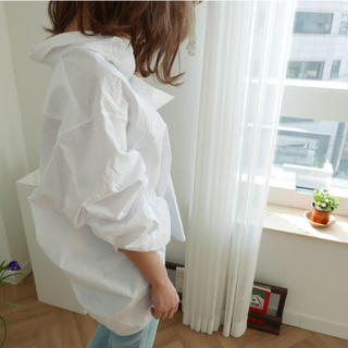 ザラ(ZARA)のonniii white loose shirt(シャツ/ブラウス(長袖/七分))