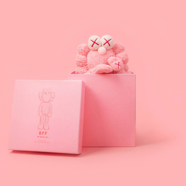 MEDICOM TOY(メディコムトイ)のBFF Kaws Pink Plush エンタメ/ホビーのおもちゃ/ぬいぐるみ(ぬいぐるみ)の商品写真