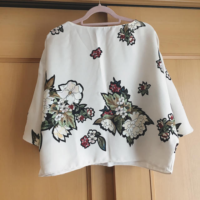 ZARA(ザラ)のZARAフラワープリントトップス レディースのトップス(シャツ/ブラウス(長袖/七分))の商品写真