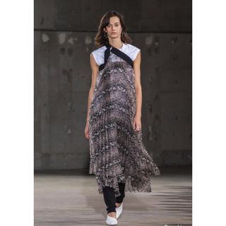 HYKE - HYKE / ORGANDY WRAP PLEATED DRESSの通販 by 三等's shop ...