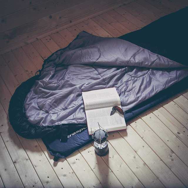 寝袋 シュラフ 封筒型 丸洗い可能 コンパクト スポーツ/アウトドアのアウトドア(寝袋/寝具)の商品写真