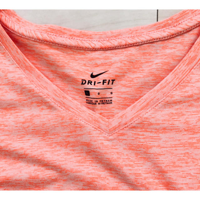 NIKE(ナイキ)の【 未使用 】  NIKE   Tシャツ  オレンジ系   Ｌsize スポーツ/アウトドアのランニング(ウェア)の商品写真