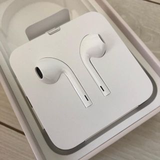 アップル(Apple)のApple純正 イヤホン 新品☆(ヘッドフォン/イヤフォン)