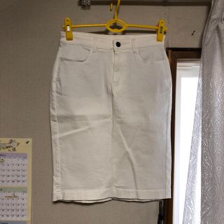 ユニクロ(UNIQLO)の新品 ユニクロ ホワイトデニムタイトスカート(ひざ丈スカート)