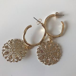 透かし模様のチタンピアス(ピアス)