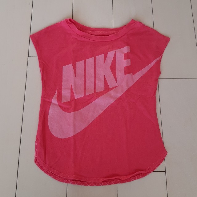 NIKE(ナイキ)のNIKE・女の子Tシャツ90センチ キッズ/ベビー/マタニティのキッズ服女の子用(90cm~)(Tシャツ/カットソー)の商品写真