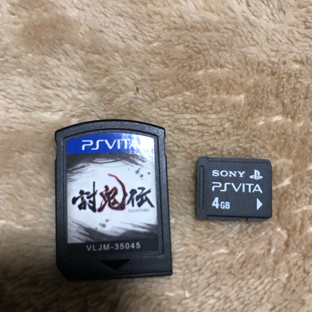 PlayStation Vita(プレイステーションヴィータ)のPlayStation Vita ポーチ付き エンタメ/ホビーのゲームソフト/ゲーム機本体(携帯用ゲーム機本体)の商品写真