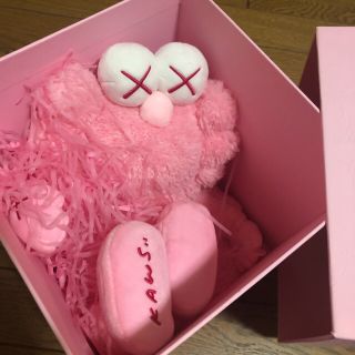 ナイキ(NIKE)の値下げ不可 BFF pink kaws(ぬいぐるみ)