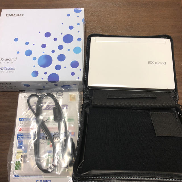 CASIO(カシオ)の美品 CASIO EX-world 中国語 D7300 we  スマホ/家電/カメラのPC/タブレット(電子ブックリーダー)の商品写真