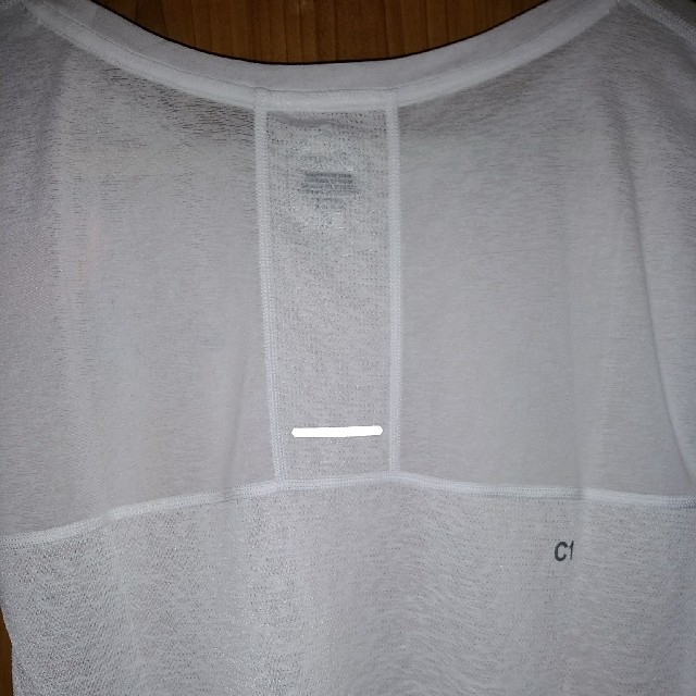 asics(アシックス)のasics ランニングクロップトップ　M レディースのトップス(Tシャツ(半袖/袖なし))の商品写真