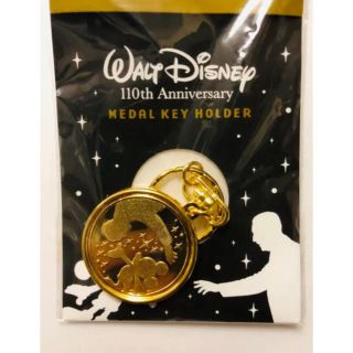 ディズニー(Disney)のウォルト ディズニー 110th アニバーサリー メダル キーホルダー(キーホルダー)