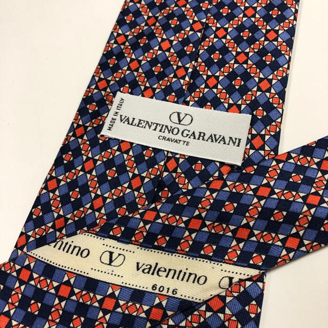 valentino garavani(ヴァレンティノガラヴァーニ)の★美品★ VALENTINO GARABANI バレンチノガラバーニ メンズのファッション小物(ネクタイ)の商品写真