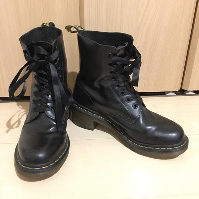 Dr.Martens(ドクターマーチン)のDr.MARTENS◆レースアップブーツ/UK6/8ホール/BLK/レザー レディースの靴/シューズ(ブーツ)の商品写真