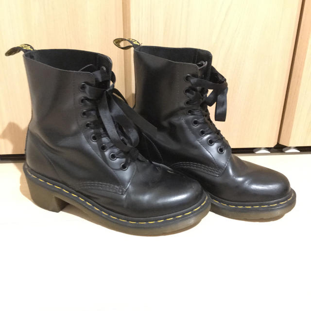 Dr.Martens(ドクターマーチン)のDr.MARTENS◆レースアップブーツ/UK6/8ホール/BLK/レザー レディースの靴/シューズ(ブーツ)の商品写真