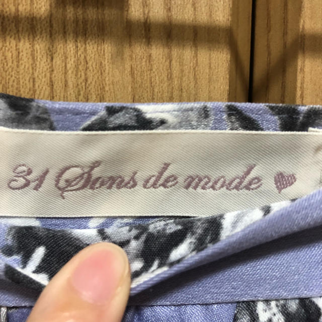 31 Sons de mode(トランテアンソンドゥモード)の花柄ミディ丈スカート レディースのスカート(ひざ丈スカート)の商品写真