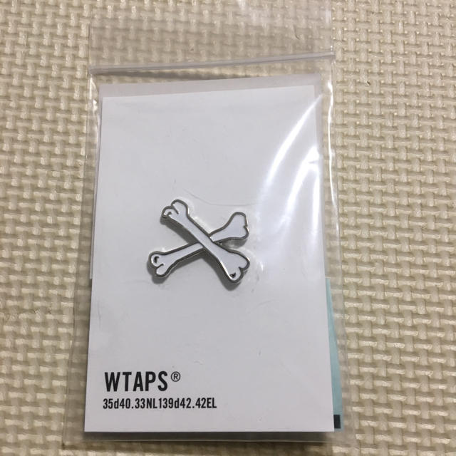 W)taps(ダブルタップス)のwtaps クロスボーンピンズ メンズのファッション小物(その他)の商品写真