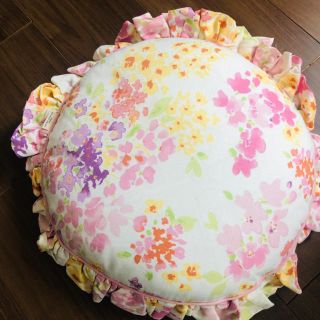 ローラアシュレイ(LAURA ASHLEY)のローラアシュレイ 花柄クッション(クッション)