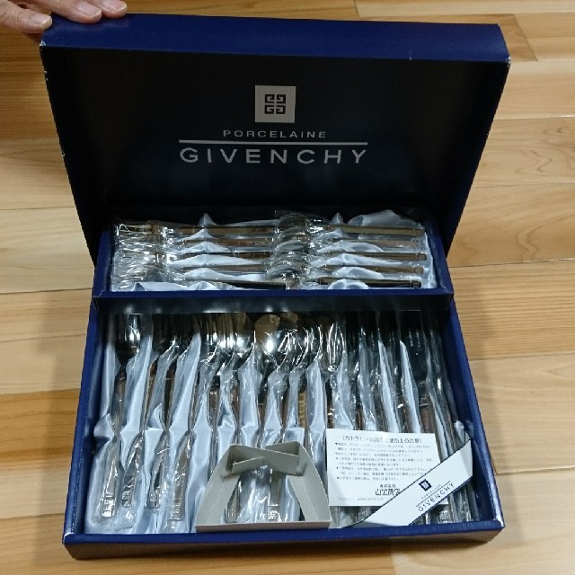 GIVENCHY(ジバンシィ)のカトラリー セット GIVENCHY インテリア/住まい/日用品のキッチン/食器(カトラリー/箸)の商品写真