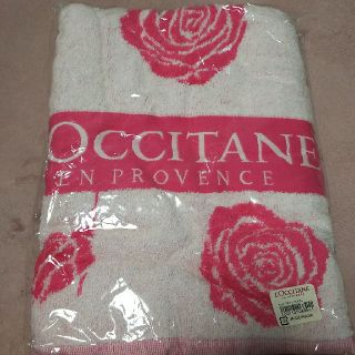 ロクシタン(L'OCCITANE)の新品未開封✨ロクシタン🌸ノベルティ🌹ローズ柄バスタオル🌹非売品(ノベルティグッズ)