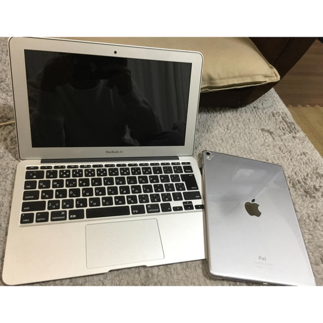 Apple(アップル)のMacBook Air (13,2017) & iPad Pro 9.7 スマホ/家電/カメラのPC/タブレット(ノートPC)の商品写真