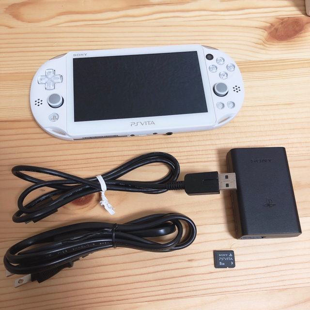 PlayStation Vita(プレイステーションヴィータ)のPlayStation Vita PCH-2000 エンタメ/ホビーのゲームソフト/ゲーム機本体(携帯用ゲーム機本体)の商品写真