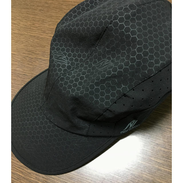 NIKE(ナイキ)の専用 新品 ランニングキャップ 黒 メッシュ素材 速乾吸収 ドライ スポーツ スポーツ/アウトドアのトレーニング/エクササイズ(トレーニング用品)の商品写真