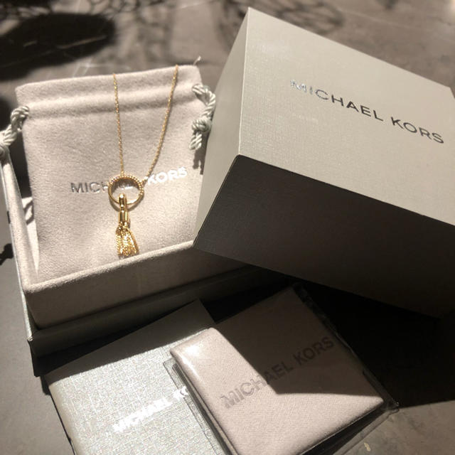 Michael Kors(マイケルコース)の正規品 MICHAEL KORS ネックレス ゴールド レディースのアクセサリー(ネックレス)の商品写真