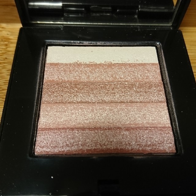 BOBBI BROWN(ボビイブラウン)のBOBBI BROWN アイシャドウ/フェイスパウダー コスメ/美容のベースメイク/化粧品(フェイスパウダー)の商品写真