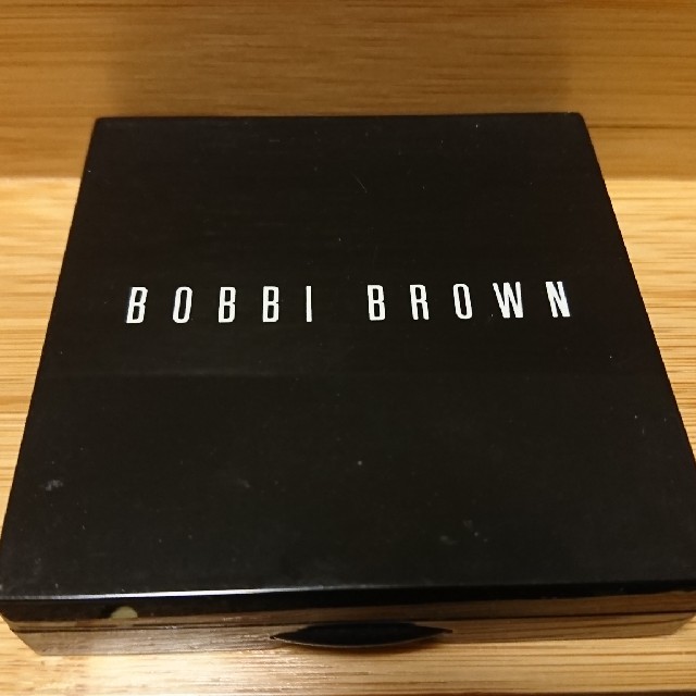 BOBBI BROWN(ボビイブラウン)のBOBBI BROWN アイシャドウ/フェイスパウダー コスメ/美容のベースメイク/化粧品(フェイスパウダー)の商品写真